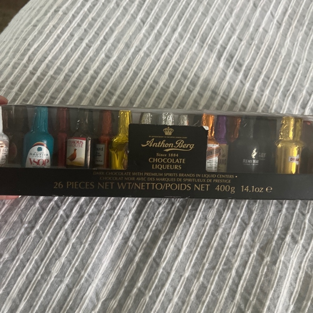 NWT Anthony Berg chocolate Liqueurs
